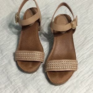 Nurture heeled sandals size 7m.  B58